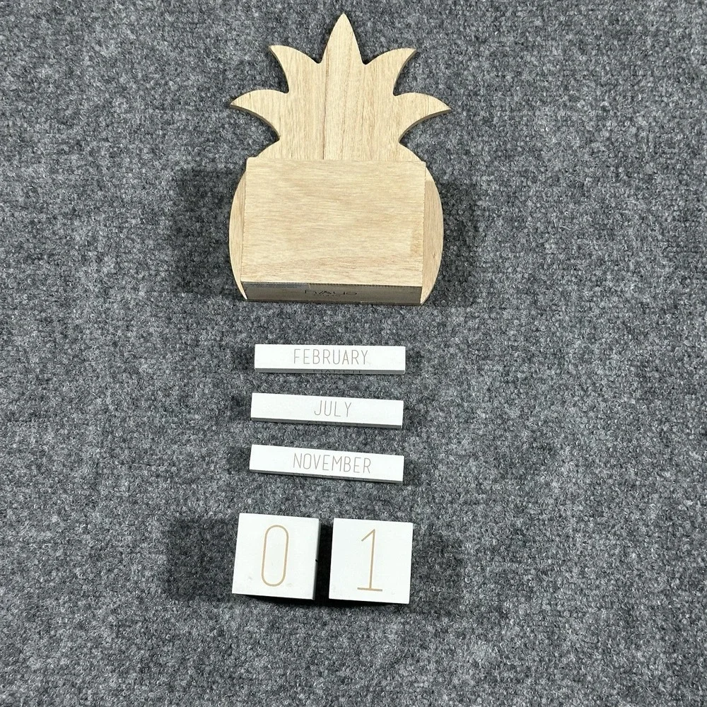 Office Envy Pineapple Desk‎ Daily Wooden Block Calendar , 5.5